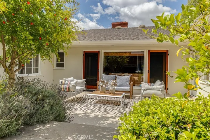 523 Meadows Dr., Glendale, California 91202