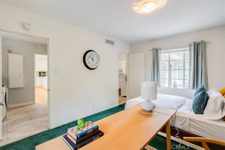 523 Meadows Dr., Glendale, California 91202