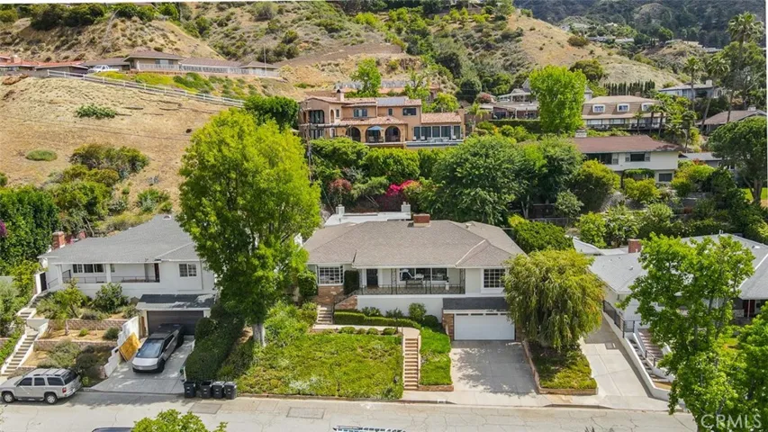 523 Meadows Dr., Glendale, California 91202
