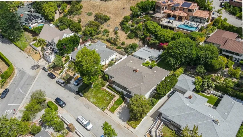 523 Meadows Dr., Glendale, California 91202