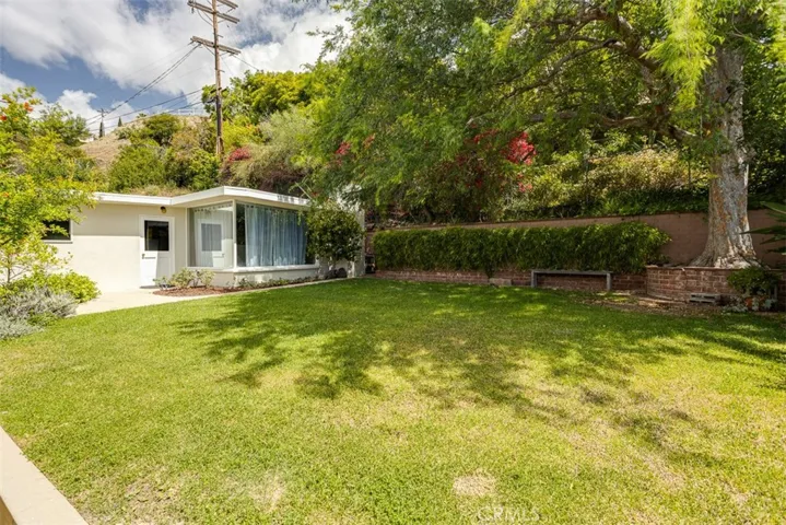 523 Meadows Dr., Glendale, California 91202
