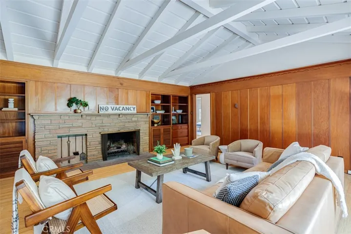 523 Meadows Dr., Glendale, California 91202