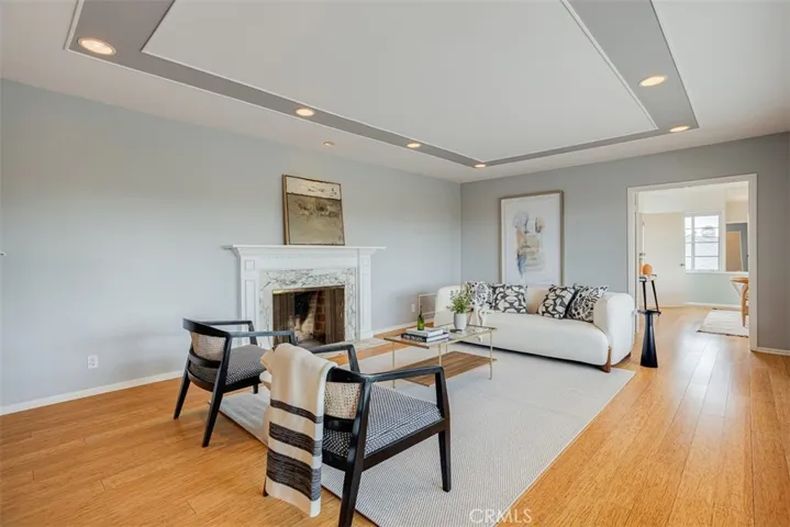 523 Meadows Dr., Glendale, California 91202