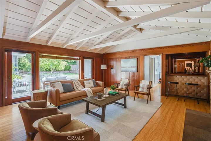 523 Meadows Dr., Glendale, California 91202