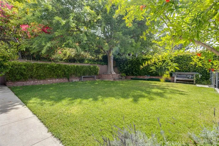 523 Meadows Dr., Glendale, California 91202