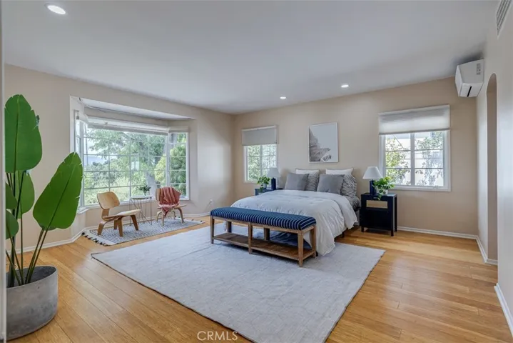 523 Meadows Dr., Glendale, California 91202