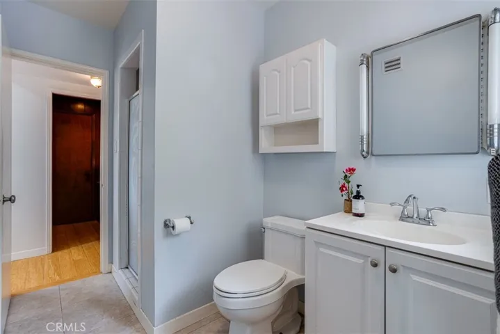 523 Meadows Dr., Glendale, California 91202