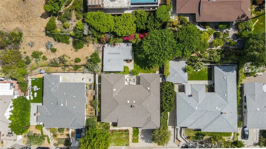 523 Meadows Dr., Glendale, California 91202