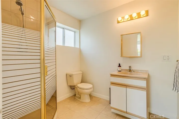 523 Meadows Dr., Glendale, California 91202