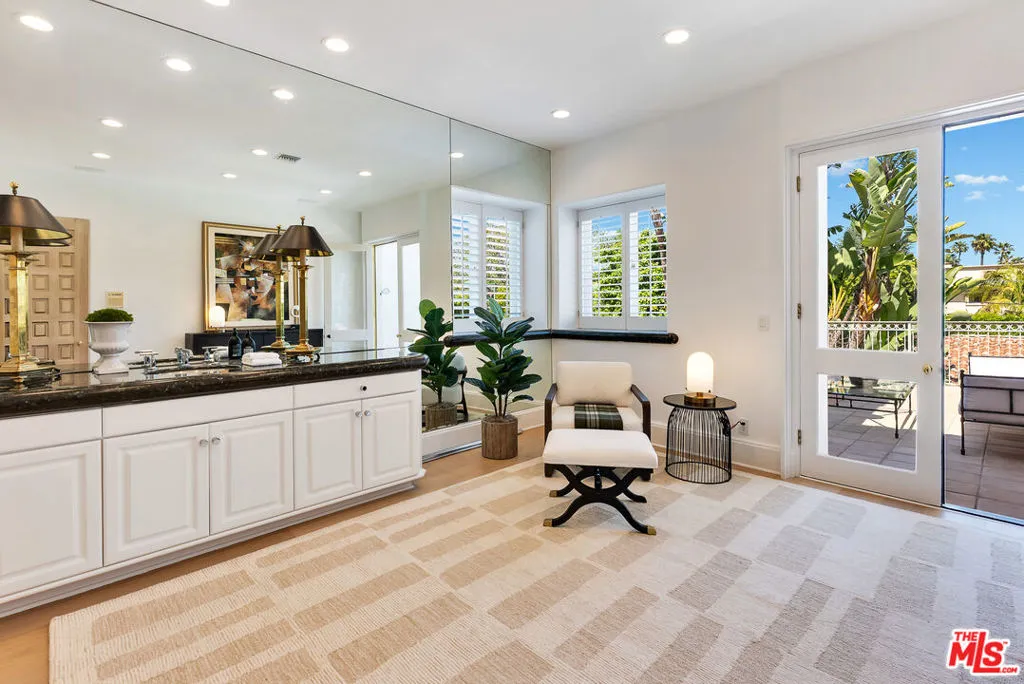 812 N Bedford Drive, Beverly Hills, California 90210 home-pic-46