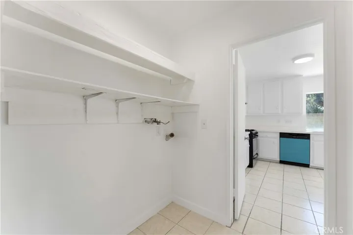 942 E Denwall Drive, Carson, California 90746