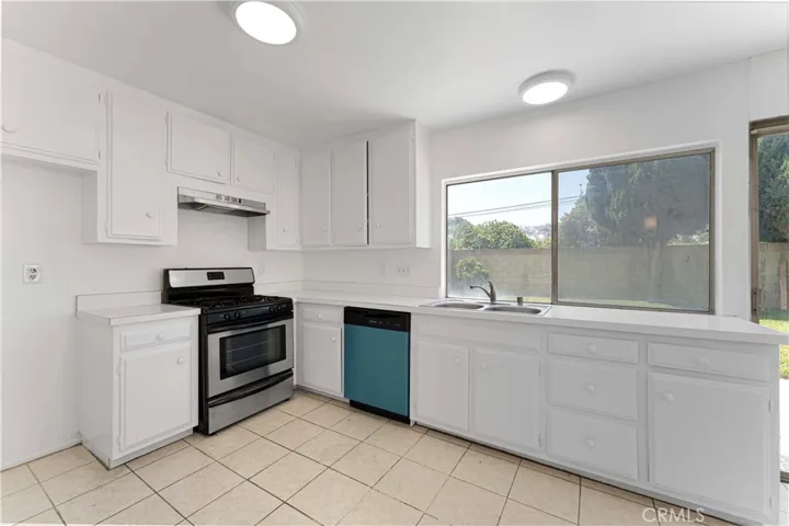 942 E Denwall Drive, Carson, California 90746