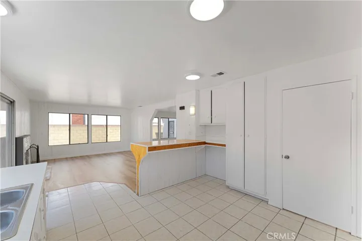 942 E Denwall Drive, Carson, California 90746