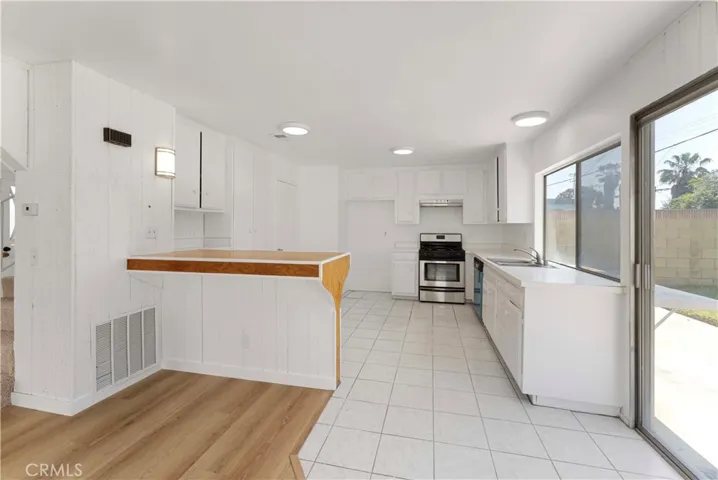 942 E Denwall Drive, Carson, California 90746