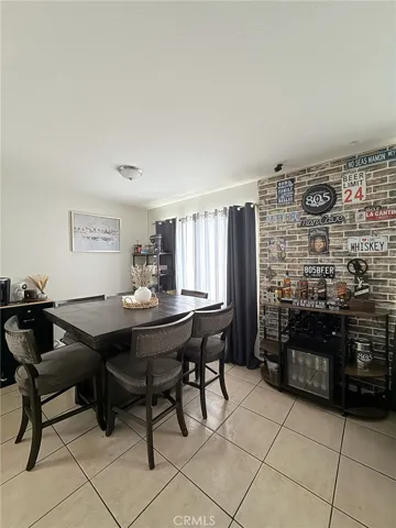 UNIT B, DINNING AREA