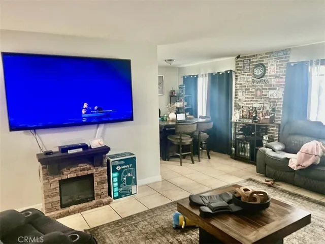 UNIT B, DOWNSTAIRS, ATTRACTIVE FLOOR PLAN