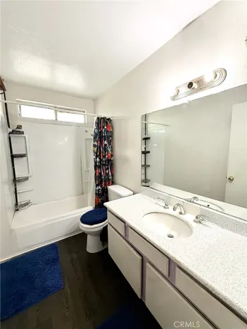 UNIT C, BATHROOM