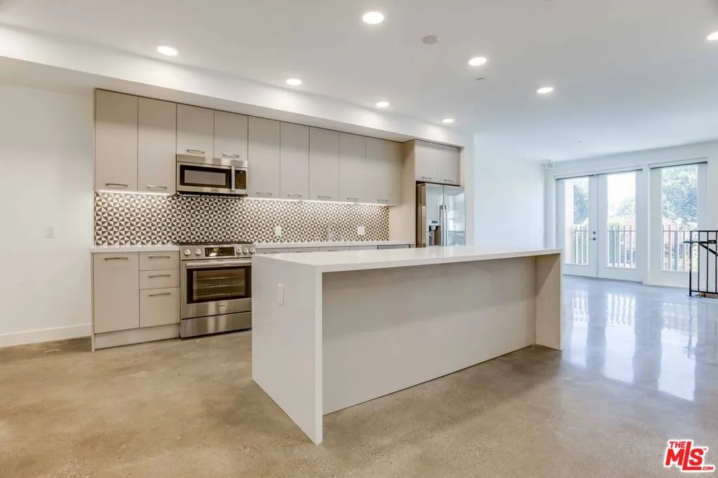 1250 N Fairfax Avenue 311, West Hollywood, California 90046, 1 Bedroom Bedrooms, ,2 BathroomsBathrooms,Residential Lease,For Rent,Fairfax,25504995