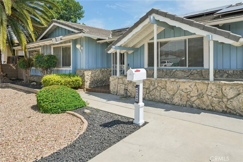 40389 Melrose Avenue, Hemet, California 92544 home-pic-2