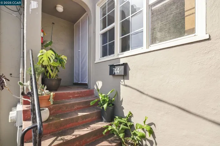 742 Adams Street, Albany, California 94706-1110