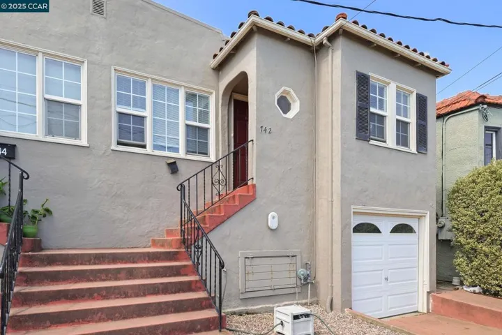 742 Adams Street, Albany, California 94706-1110