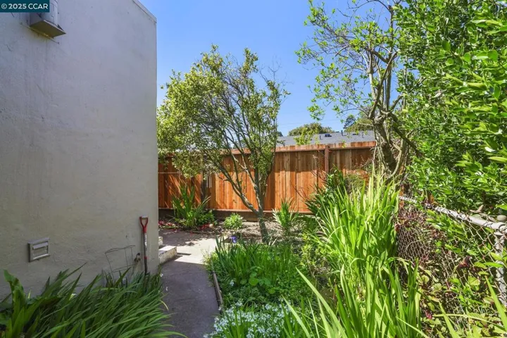 742 Adams Street, Albany, California 94706-1110