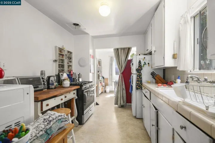 742 Adams Street, Albany, California 94706-1110