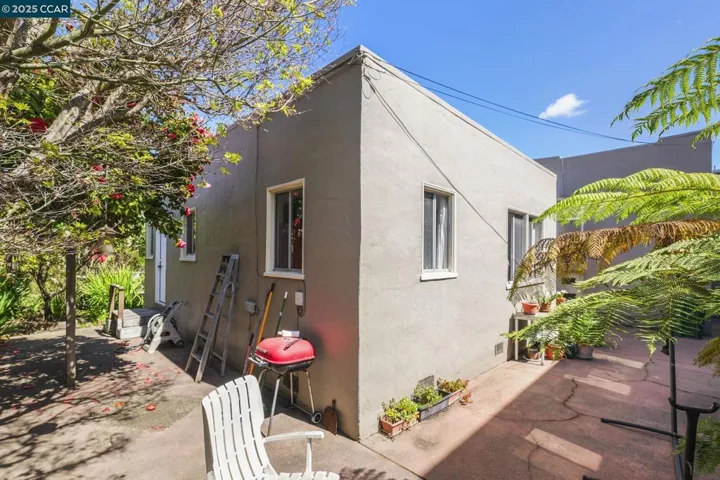 742 Adams Street, Albany, California 94706-1110
