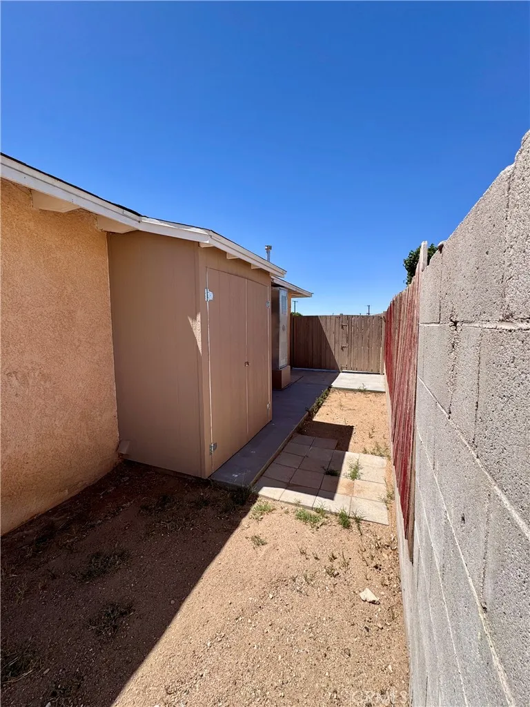 640 Flora Street, Barstow, California 92311 home-pic-10