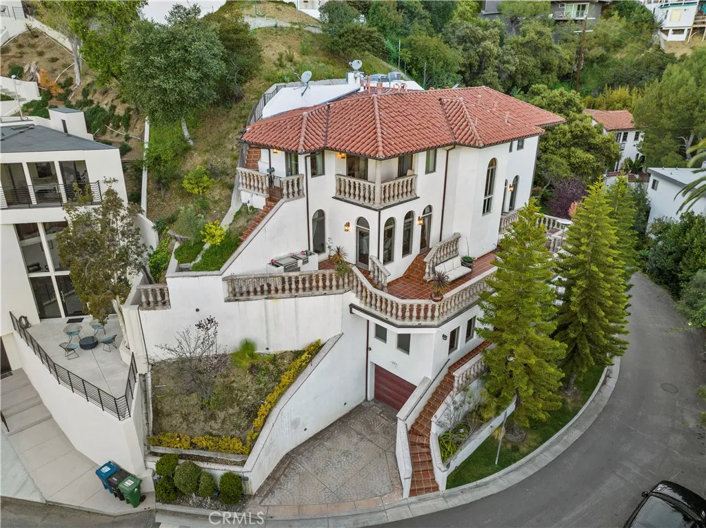 2995 Belden Drive, Los Angeles, California 90068 home-pic-1