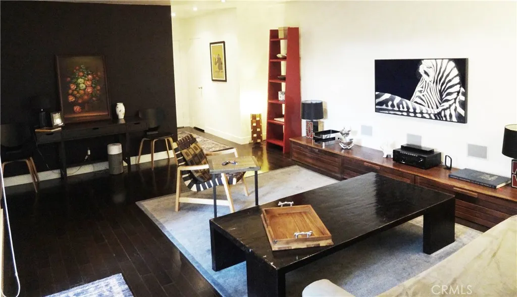 1010 Palm Avenue 109, West Hollywood, California 90069, 2 Bedrooms Bedrooms, ,2 BathroomsBathrooms,Residential Lease,For Rent,Palm,SR25107599