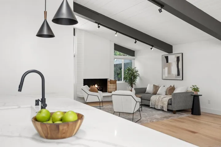 4862 Viane Way, San Diego, California 92110