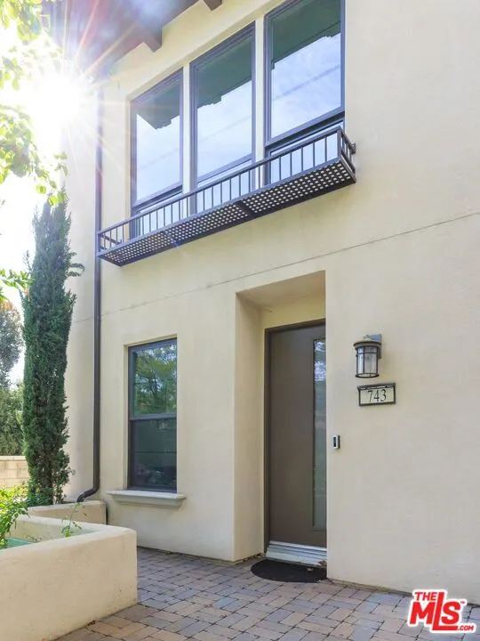 743 Silver Lake Boulevard, Los Angeles, California 90026 home-pic-17