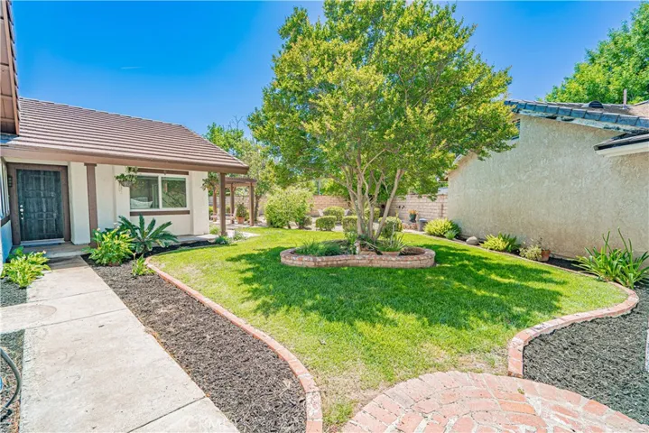 25556 Alesna Drive, Valencia, California 91355