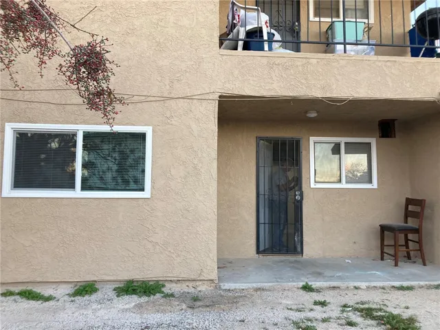 Unit B - Back patio in separately fenced yard