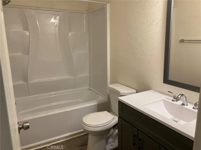 Unit B - Bathroom #1