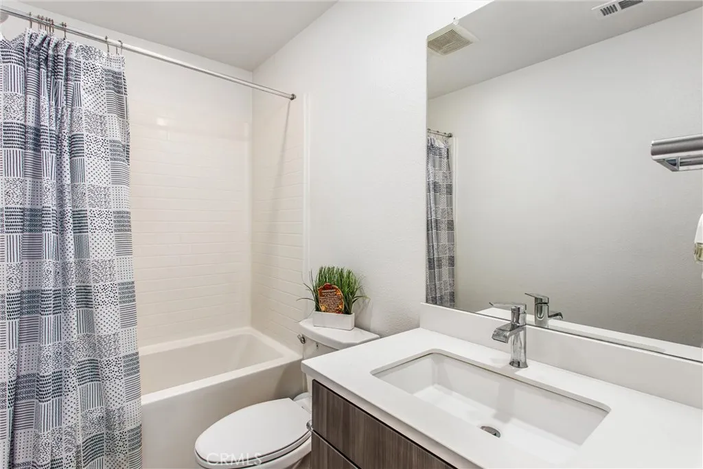 2335 Powell Drive, Rialto, California 92377 home-pic-14