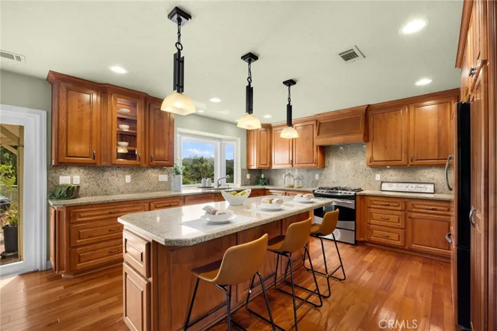 335 Encanada Drive, La Habra Heights, California 90631
