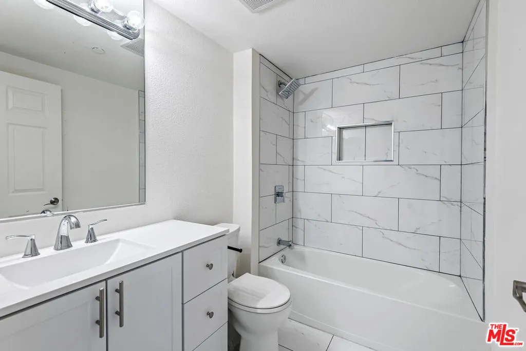 5831 Seawalk Drive 240, Playa Vista, California 90094 home-pic-18