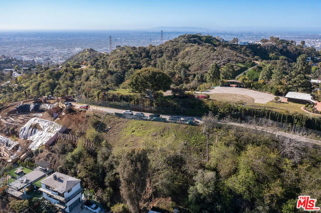 7315 W Pyramid Place, Los Angeles, California 90046 home-pic-6