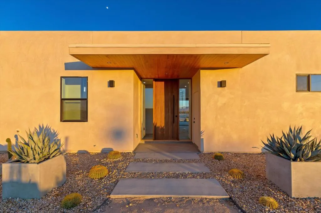 1925 Border Avenue, Joshua Tree, California 92252 home-pic-1