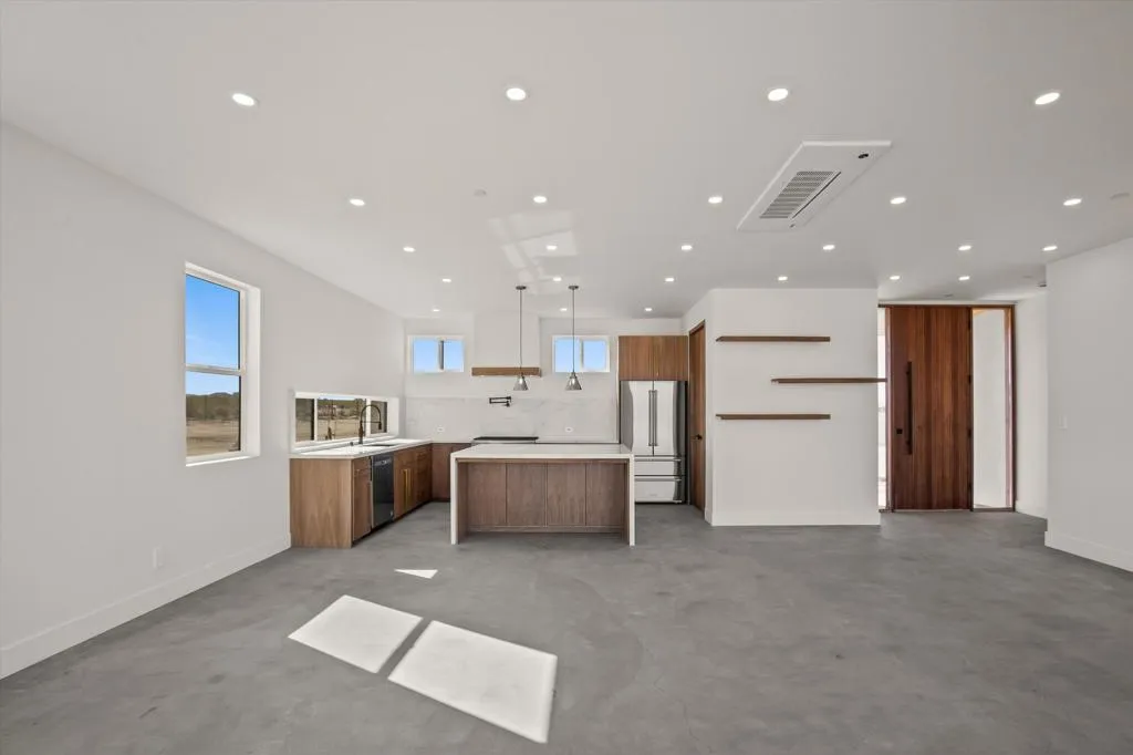 1925 Border Avenue, Joshua Tree, California 92252 home-pic-10