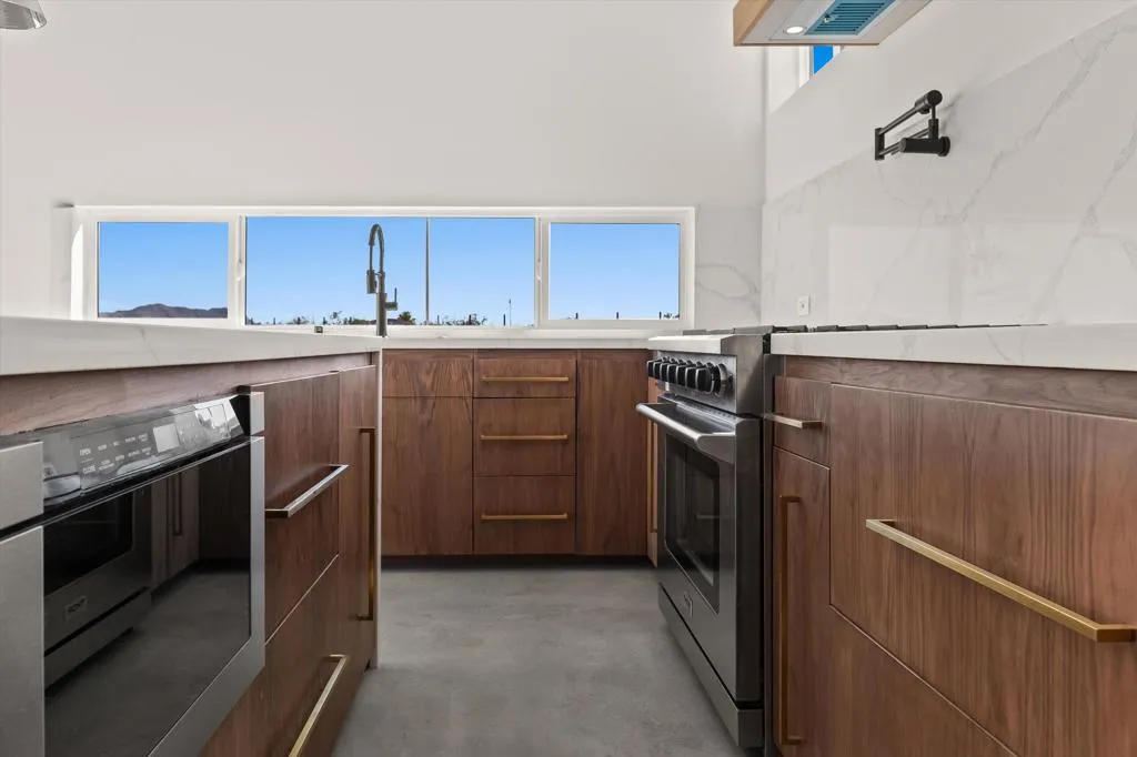 1925 Border Avenue, Joshua Tree, California 92252 home-pic-13