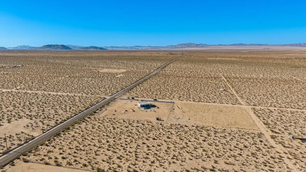 1925 Border Avenue, Joshua Tree, California 92252 home-pic-53