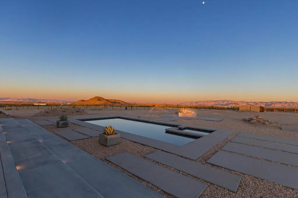 1925 Border Avenue, Joshua Tree, California 92252 home-pic-24