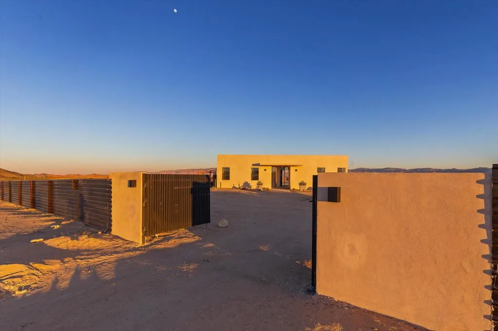 1925 Border Avenue, Joshua Tree, California 92252 home-pic-3