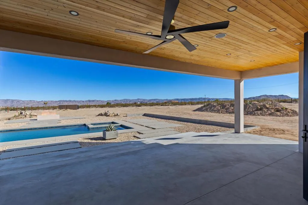 1925 Border Avenue, Joshua Tree, California 92252 home-pic-23