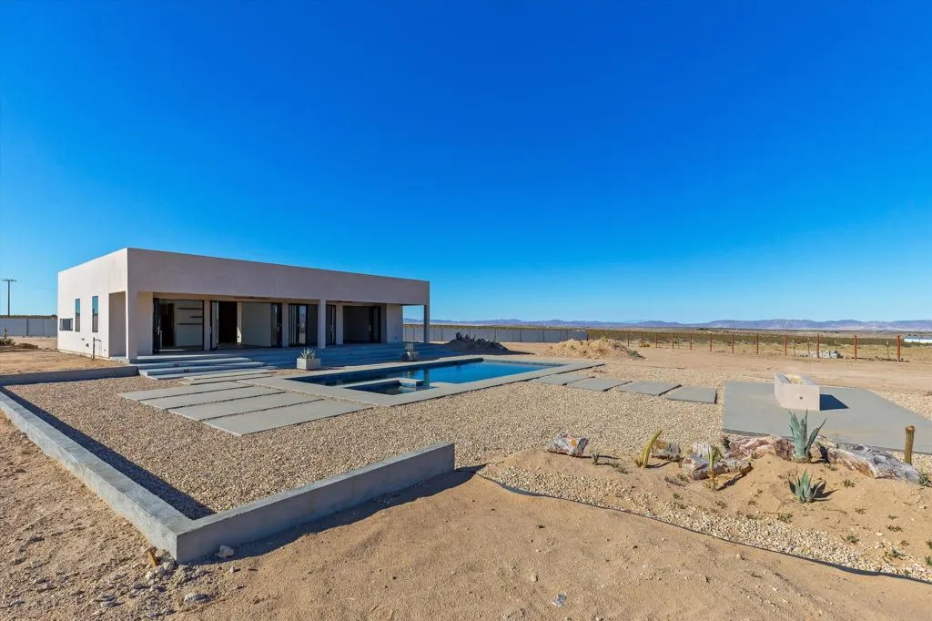 1925 Border Avenue, Joshua Tree, California 92252 home-pic-47
