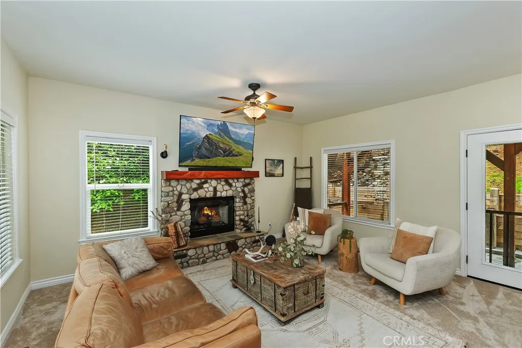 28589 Shenandoah Drive, Lake Arrowhead, California 92352 home-pic-3