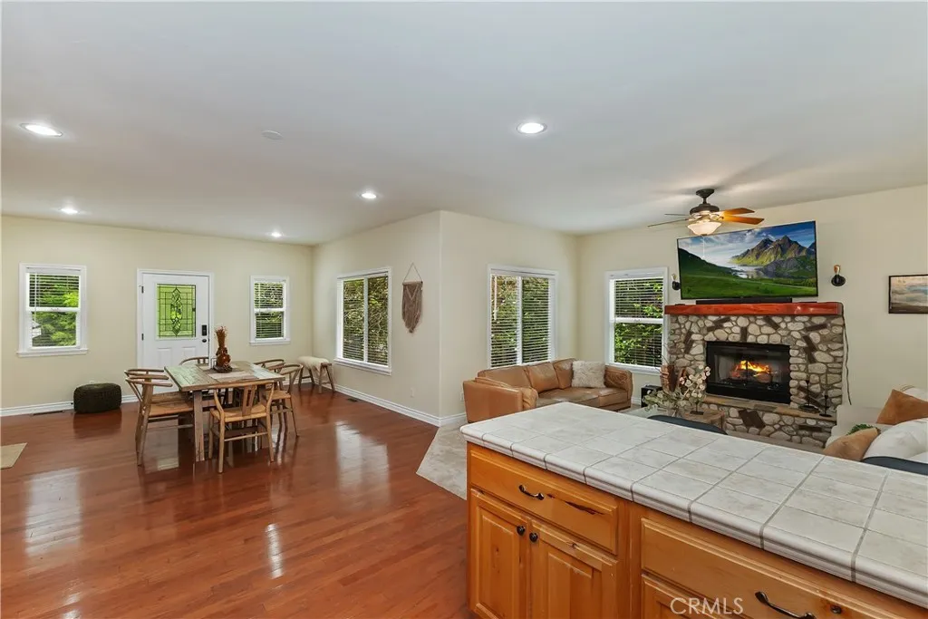 28589 Shenandoah Drive, Lake Arrowhead, California 92352 home-pic-9